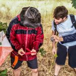 Jogo de orientação por equipas em qualquer local de Portugal, utilizando carta militar para desafios de navegação e estratégia ao ar livre.