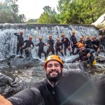 Caminhada aquática no rio Ceira, em Góis, Coimbra, uma experiência de soft canyoning perfeita para trilha aquática e aventura na natureza.